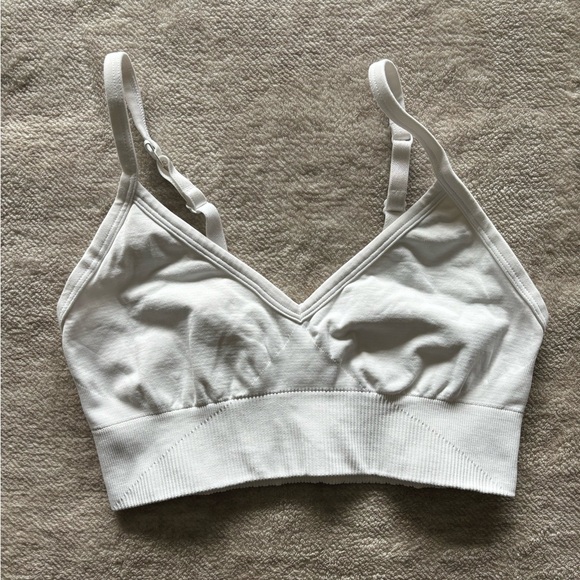 Lululemon sports bra - Picture 1 of 3